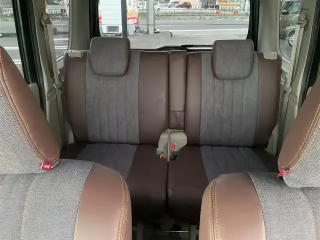 スズキ エブリィ ワゴン PZターボ 滋賀県 2024(令6)年 1.5万km クールカーキPM パートタイム4WD/直列3気筒 インタークーラーターボ/ワンオーナー /車検令和9年5月まで/オーバーヘッドコンソール/社外シートカバー/純正14インチアルミホイール/純正LEDヘッドライト/・ハロゲンフォグランプ/片側パワースライドドア/純正ディスプレイオーディオ/バックカメラ/USB電源ソケット/