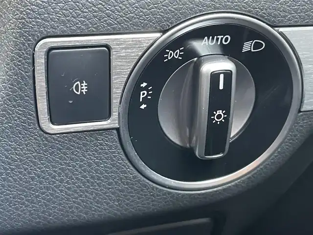 メルセデス・ベンツ ＣＬＡ１８０ Sブレイク AMG スタイル 千葉県 2018(平30)年 4.2万km 白 純正メモリナビ　/バックカメラ　/Ｂｌｕｅｔｏｏｔｈ接続あり　/ＣＤ再生　/ワンセグＴＶ /ビルドインETC /ハーフレザー /シートヒーター /電動リアゲート /コーナーセンサー /パドルシフト /スマートキー