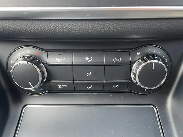 メルセデス・ベンツ ＣＬＡ１８０ Sブレイク AMG スタイル 千葉県 2018(平30)年 4.2万km 白 純正メモリナビ　/バックカメラ　/Ｂｌｕｅｔｏｏｔｈ接続あり　/ＣＤ再生　/ワンセグＴＶ /ビルドインETC /ハーフレザー /シートヒーター /電動リアゲート /コーナーセンサー /パドルシフト /スマートキー