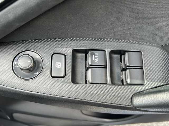 マツダ アクセラ スポーツ 15S 沖縄県 2014(平26)年 2.9万km ディープクリスタルブルーマイカ 純正ナビ/（ＡＭ／ＦＭ／ＢＴ／ＣＤ／ＤＶＤ）/衝突軽減システム/フルセグＴＶ/アイドリングストップ/横滑り防止機能/純正フロアマット/プッシュスタート/純正１６ＡＷ/オートエアコン/スマートキー/パワーウィンドウ