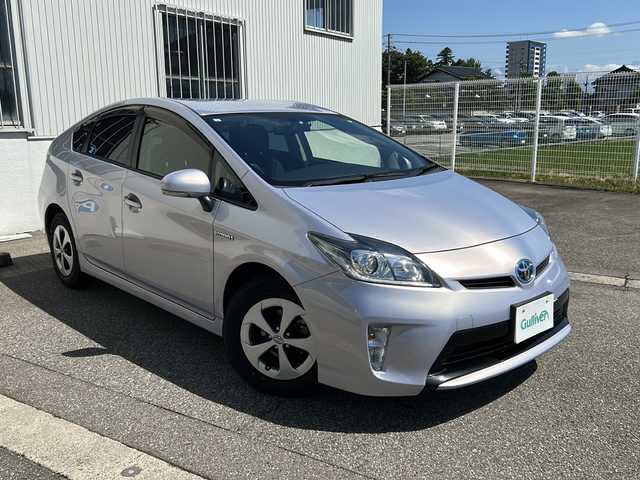 トヨタ プリウス S 富山県 2015(平27)年 7.5万km ライトパープルマイカ スマートキー×２/社外メモリーナビ(CN-F1D)/BD/DVD/MSV/フルセグTV/ハンズフリー/バックカメラ/ビルトインETC/ドラレコ(HDR-101)/プッシュスタート/電格ウィンカーミラー/純正フロアマット/純正ドアバイザー/トノカバー/LEDヘッドライト/ISOFIX対応/ステアリングスイッチ/純正15インチAW/横滑り防止装置/保証書・取説・ナビ取説