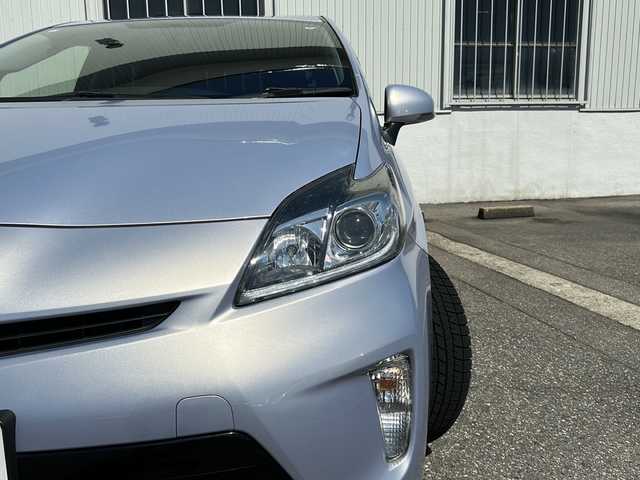 トヨタ プリウス S 富山県 2015(平27)年 7.5万km ライトパープルマイカ スマートキー×２/社外メモリーナビ(CN-F1D)/BD/DVD/MSV/フルセグTV/ハンズフリー/バックカメラ/ビルトインETC/ドラレコ(HDR-101)/プッシュスタート/電格ウィンカーミラー/純正フロアマット/純正ドアバイザー/トノカバー/LEDヘッドライト/ISOFIX対応/ステアリングスイッチ/純正15インチAW/横滑り防止装置/保証書・取説・ナビ取説