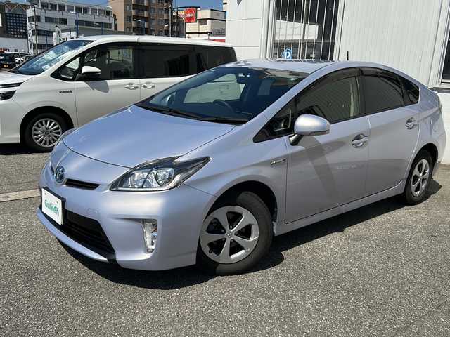 トヨタ プリウス S 富山県 2015(平27)年 7.5万km ライトパープルマイカ スマートキー×２/社外メモリーナビ(CN-F1D)/BD/DVD/MSV/フルセグTV/ハンズフリー/バックカメラ/ビルトインETC/ドラレコ(HDR-101)/プッシュスタート/電格ウィンカーミラー/純正フロアマット/純正ドアバイザー/トノカバー/LEDヘッドライト/ISOFIX対応/ステアリングスイッチ/純正15インチAW/横滑り防止装置/保証書・取説・ナビ取説