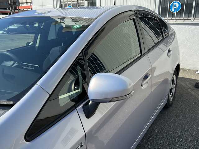 トヨタ プリウス S 富山県 2015(平27)年 7.5万km ライトパープルマイカ スマートキー×２/社外メモリーナビ(CN-F1D)/BD/DVD/MSV/フルセグTV/ハンズフリー/バックカメラ/ビルトインETC/ドラレコ(HDR-101)/プッシュスタート/電格ウィンカーミラー/純正フロアマット/純正ドアバイザー/トノカバー/LEDヘッドライト/ISOFIX対応/ステアリングスイッチ/純正15インチAW/横滑り防止装置/保証書・取説・ナビ取説