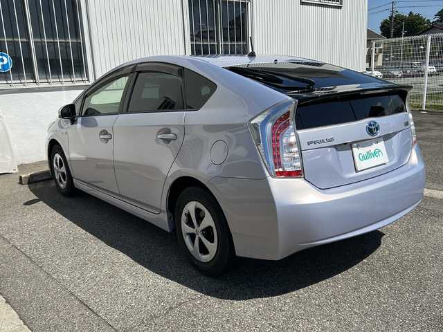 トヨタ プリウス S 茨城県 2015(平27)年 7.5万km ライトパープルマイカ (株)IDOMが運営する【じしゃロン水戸店】の自社ローン専用車両になりますこちらは現金またはオートローンご利用時の価格です。自社ローンご希望の方は別途その旨お申付け下さい/スマートキー×２/社外メモリーナビ(CN-F1D)/BD/DVD/MSV/フルセグTV/ハンズフリー/バックカメラ/ビルトインETC/ドラレコ(HDR-101)/プッシュスタート/電格ウィンカーミラー/純正フロアマット/純正ドアバイザー/トノカバー/LEDヘッドライト/ISOFIX対応/ステアリングスイッチ/純正15インチAW/横滑り防止装置/保証書・取説・ナビ取説