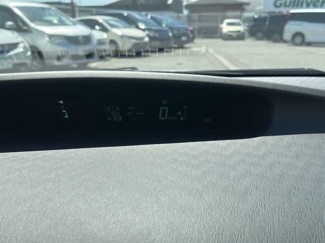 トヨタ プリウス S 茨城県 2015(平27)年 7.5万km ライトパープルマイカ (株)IDOMが運営する【じしゃロン水戸店】の自社ローン専用車両になりますこちらは現金またはオートローンご利用時の価格です。自社ローンご希望の方は別途その旨お申付け下さい/スマートキー×２/社外メモリーナビ(CN-F1D)/BD/DVD/MSV/フルセグTV/ハンズフリー/バックカメラ/ビルトインETC/ドラレコ(HDR-101)/プッシュスタート/電格ウィンカーミラー/純正フロアマット/純正ドアバイザー/トノカバー/LEDヘッドライト/ISOFIX対応/ステアリングスイッチ/純正15インチAW/横滑り防止装置/保証書・取説・ナビ取説