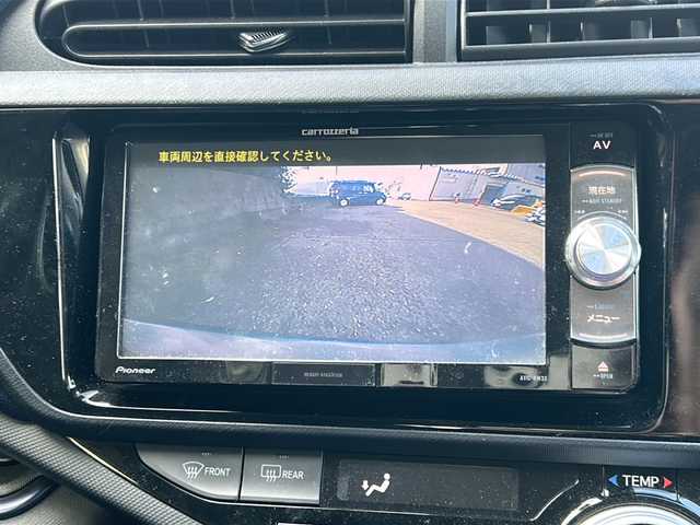 トヨタ アクア S 福井県 2016(平28)年 13.2万km グレーメタリック 社外メモリナビゲーション/（CD/DVD）/ワンセグテレビ/バックカメラ/プリクラッシュセーフティ/レーンキープアシスト/ドライブレコーダー/ETC/オートライト/オートハイビーム/電動格納ミラー/スマートキー/プッシュスタート/保証書/取扱説明書