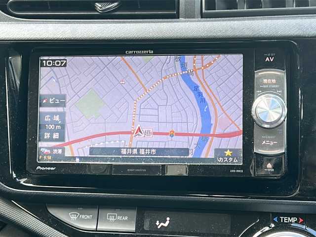 トヨタ アクア S 福井県 2016(平28)年 13.2万km グレーメタリック 社外メモリナビゲーション/（CD/DVD）/ワンセグテレビ/バックカメラ/プリクラッシュセーフティ/レーンキープアシスト/ドライブレコーダー/ETC/オートライト/オートハイビーム/電動格納ミラー/スマートキー/プッシュスタート/保証書/取扱説明書