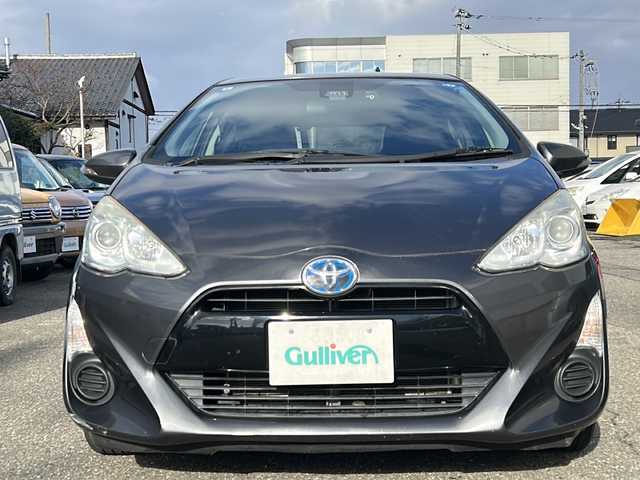 トヨタ アクア S 福井県 2016(平28)年 13.2万km グレーメタリック 社外メモリナビゲーション/（CD/DVD）/ワンセグテレビ/バックカメラ/プリクラッシュセーフティ/レーンキープアシスト/ドライブレコーダー/ETC/オートライト/オートハイビーム/電動格納ミラー/スマートキー/プッシュスタート/保証書/取扱説明書