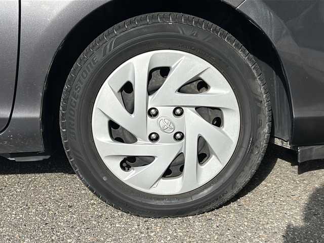 トヨタ アクア S 福井県 2016(平28)年 13.2万km グレーメタリック 社外メモリナビゲーション/（CD/DVD）/ワンセグテレビ/バックカメラ/プリクラッシュセーフティ/レーンキープアシスト/ドライブレコーダー/ETC/オートライト/オートハイビーム/電動格納ミラー/スマートキー/プッシュスタート/保証書/取扱説明書