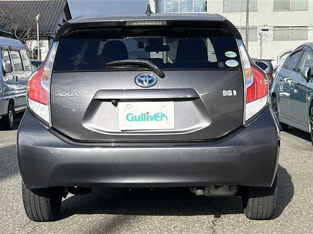 トヨタ アクア S 福井県 2016(平28)年 13.2万km グレーメタリック 社外メモリナビゲーション/（CD/DVD）/ワンセグテレビ/バックカメラ/プリクラッシュセーフティ/レーンキープアシスト/ドライブレコーダー/ETC/オートライト/オートハイビーム/電動格納ミラー/スマートキー/プッシュスタート/保証書/取扱説明書