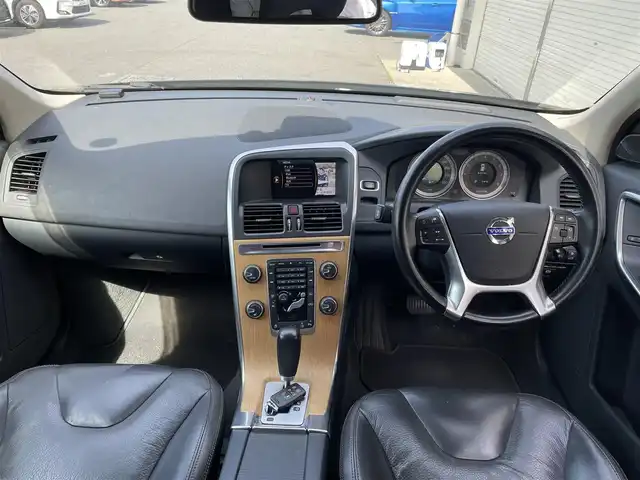 ボルボ ＸＣ６０ T5 茨城県 2012(平24)年 10.5万km 黒 純正ナビ/フルセグ/衝突被害軽減ブレーキ/車線逸脱抑制装置/クルーズコントロール/ソナー/ETC/シートヒーター/純正18インチAW/スマートキー