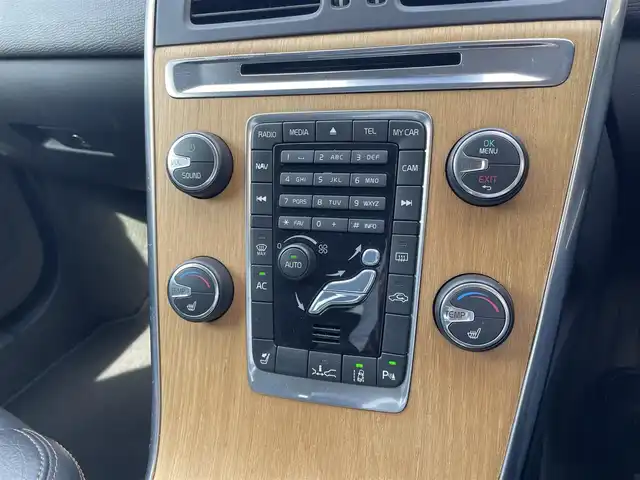 ボルボ ＸＣ６０ T5 茨城県 2012(平24)年 10.5万km 黒 純正ナビ/フルセグ/衝突被害軽減ブレーキ/車線逸脱抑制装置/クルーズコントロール/ソナー/ETC/シートヒーター/純正18インチAW/スマートキー