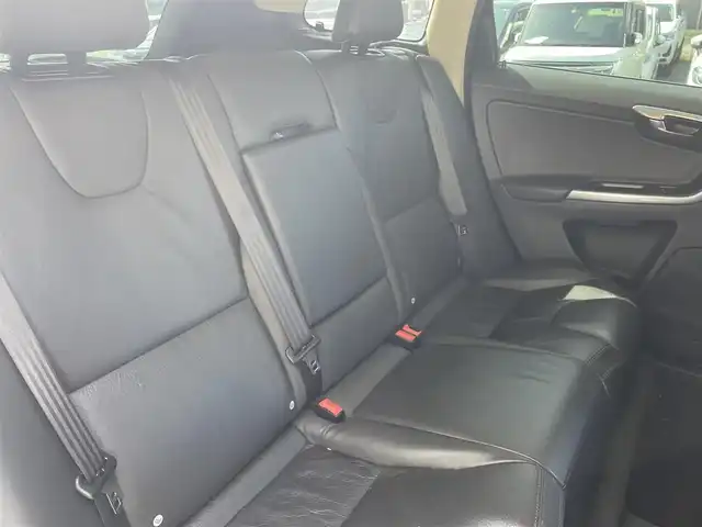 ボルボ ＸＣ６０ T5 茨城県 2012(平24)年 10.5万km 黒 純正ナビ/フルセグ/衝突被害軽減ブレーキ/車線逸脱抑制装置/クルーズコントロール/ソナー/ETC/シートヒーター/純正18インチAW/スマートキー