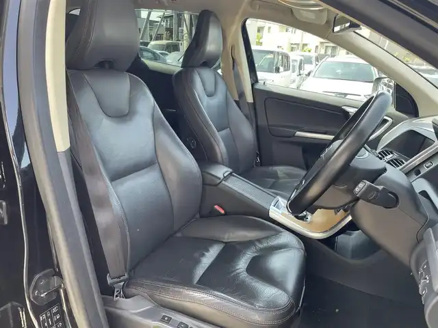 ボルボ ＸＣ６０ T5 茨城県 2012(平24)年 10.5万km 黒 純正ナビ/フルセグ/衝突被害軽減ブレーキ/車線逸脱抑制装置/クルーズコントロール/ソナー/ETC/シートヒーター/純正18インチAW/スマートキー