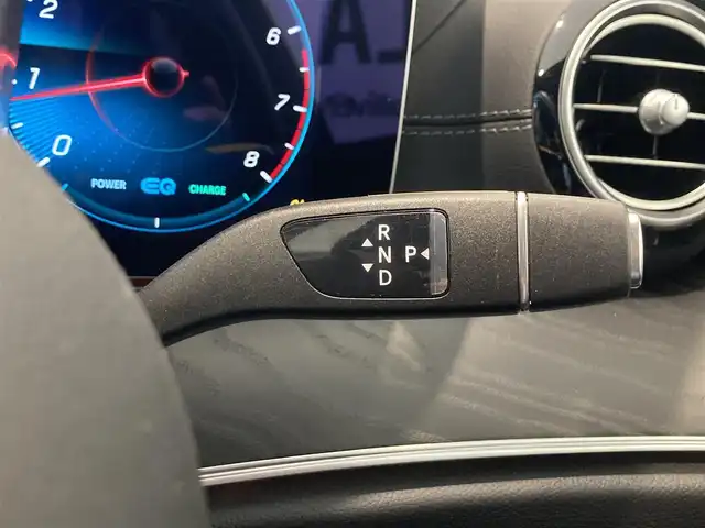 メルセデス・ベンツ Ｅ２００ スポーツ 熊本県 2021(令3)年 1.9万km オブシディアンブラック ・スマートキー/・プッシュスタート/・パノラマサンルーフ /・アクティブステアリングアシスト/・アクティブレーンキーピングアシスト/・道路標識アシスト/・アクティブブレーキアシスト/・アテンションアシスト/・信号表示/・ブラインドスポットモニター/・レーンチェンジアシスト/・インテリジェントライトシステム/・クルーズコントロール(追従式)/・黒革シート/・前席パワーシート/・全席シートヒーター /・純正メモリナビ/　【Bluetooth・USB・AppleCarPlay・AndroidAuto】/・Burmesterサウンドシステム/・フルセグTV/・全方位カメラ/・ETC2.0/・ヘッドアップディスプレイ/・パワートランク/・LEDヘッドランプ/・純正マット/・保証書/取説