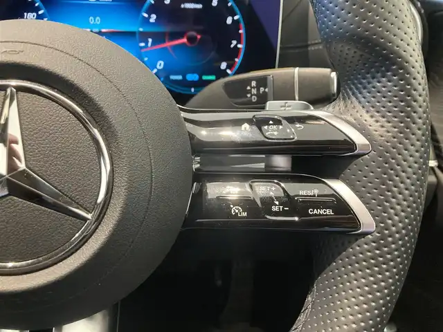 メルセデス・ベンツ Ｅ２００ スポーツ 熊本県 2021(令3)年 1.9万km オブシディアンブラック ・スマートキー/・プッシュスタート/・パノラマサンルーフ /・アクティブステアリングアシスト/・アクティブレーンキーピングアシスト/・道路標識アシスト/・アクティブブレーキアシスト/・アテンションアシスト/・信号表示/・ブラインドスポットモニター/・レーンチェンジアシスト/・インテリジェントライトシステム/・クルーズコントロール(追従式)/・黒革シート/・前席パワーシート/・全席シートヒーター /・純正メモリナビ/　【Bluetooth・USB・AppleCarPlay・AndroidAuto】/・Burmesterサウンドシステム/・フルセグTV/・全方位カメラ/・ETC2.0/・ヘッドアップディスプレイ/・パワートランク/・LEDヘッドランプ/・純正マット/・保証書/取説