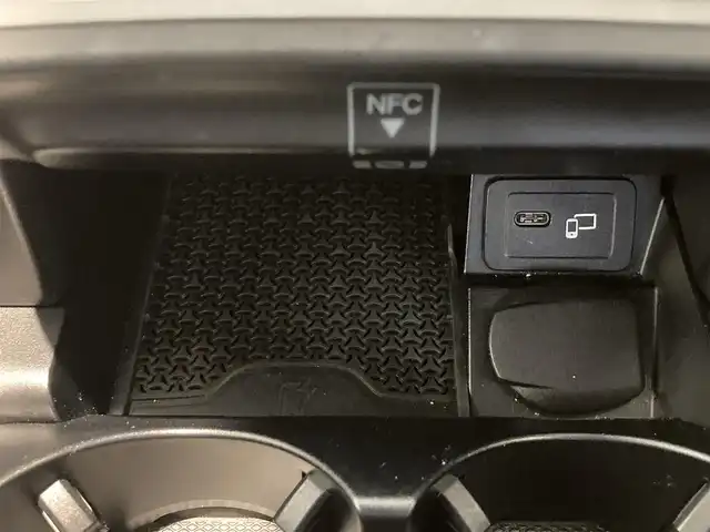 メルセデス・ベンツ Ｅ２００ スポーツ 熊本県 2021(令3)年 1.9万km オブシディアンブラック ・スマートキー/・プッシュスタート/・パノラマサンルーフ /・アクティブステアリングアシスト/・アクティブレーンキーピングアシスト/・道路標識アシスト/・アクティブブレーキアシスト/・アテンションアシスト/・信号表示/・ブラインドスポットモニター/・レーンチェンジアシスト/・インテリジェントライトシステム/・クルーズコントロール(追従式)/・黒革シート/・前席パワーシート/・全席シートヒーター /・純正メモリナビ/　【Bluetooth・USB・AppleCarPlay・AndroidAuto】/・Burmesterサウンドシステム/・フルセグTV/・全方位カメラ/・ETC2.0/・ヘッドアップディスプレイ/・パワートランク/・LEDヘッドランプ/・純正マット/・保証書/取説