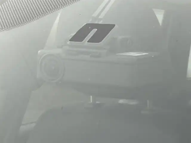 スズキ エスクード 1．4 ターボ 道央・札幌 2019(平31)年 3.9万km クールホワイトパール ・ワンオーナー/・４WD/・寒冷地仕様/・社外メモリナビ/・バックカメラ/・CD／DVDフルセグ／Bluetooth/・社外ETC/・純正ドライブレコーダー/・純正エンジンスターター/・デュアルカメラブレーキサポート/・アダプティブクルーズコントロール/・ヒルディセントコントロール/・レーンキープアシズト/・盗難防止装置/・横滑り防止装置/・前席シートヒーター/・ハーフレザーシート/・純正フロアマット/・LEDヘッドライト/・フォグランプ/・純正AW17インチ/・積込スタッドレスタイヤ純正AW17インチ/・スマートキー/・プッシュスタート/・取扱説明書/・保証書
