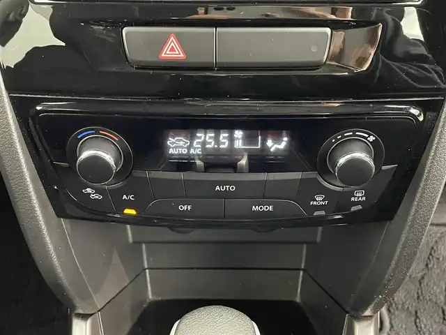スズキ エスクード 1．4 ターボ 道央・札幌 2019(平31)年 3.9万km クールホワイトパール ・ワンオーナー/・４WD/・寒冷地仕様/・社外メモリナビ/・バックカメラ/・CD／DVDフルセグ／Bluetooth/・社外ETC/・純正ドライブレコーダー/・純正エンジンスターター/・デュアルカメラブレーキサポート/・アダプティブクルーズコントロール/・ヒルディセントコントロール/・レーンキープアシズト/・盗難防止装置/・横滑り防止装置/・前席シートヒーター/・ハーフレザーシート/・純正フロアマット/・LEDヘッドライト/・フォグランプ/・純正AW17インチ/・積込スタッドレスタイヤ純正AW17インチ/・スマートキー/・プッシュスタート/・取扱説明書/・保証書