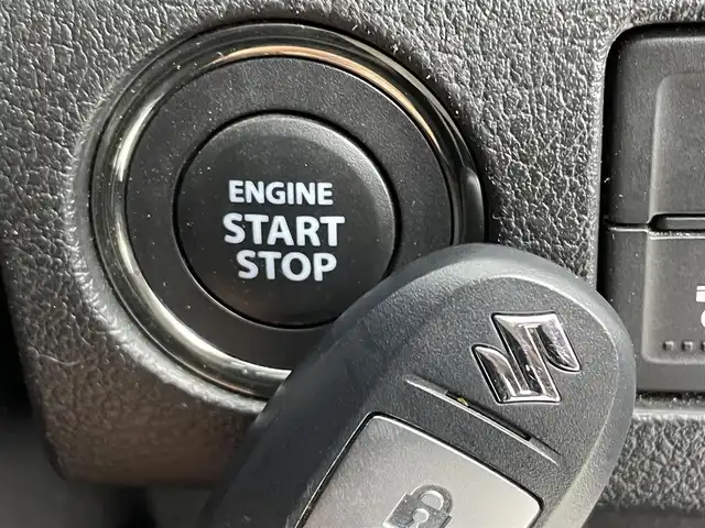 スズキ エスクード 1．4 ターボ 道央・札幌 2019(平31)年 3.9万km クールホワイトパール ・ワンオーナー/・４WD/・寒冷地仕様/・社外メモリナビ/・バックカメラ/・CD／DVDフルセグ／Bluetooth/・社外ETC/・純正ドライブレコーダー/・純正エンジンスターター/・デュアルカメラブレーキサポート/・アダプティブクルーズコントロール/・ヒルディセントコントロール/・レーンキープアシズト/・盗難防止装置/・横滑り防止装置/・前席シートヒーター/・ハーフレザーシート/・純正フロアマット/・LEDヘッドライト/・フォグランプ/・純正AW17インチ/・積込スタッドレスタイヤ純正AW17インチ/・スマートキー/・プッシュスタート/・取扱説明書/・保証書