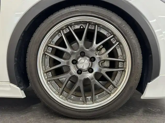 トヨタ プリウス G 三重県 2023(令5)年 1.2万km プラチナホワイトパールマイカ モデリスタエアロ（F/S/R）/WORK 19インチAW/　『LANVEC（ランベック）LM-1』/純正 8インチディスプレイオーディオ＆ナビ/（FM/AM/TV/Bluetooth/USB/iPod//CarPlay/AndroidAuto/Miracast）/バックガイドモニター/RSR ダウンサス/ドライブレコーダー 全方位/ビルトイン ETC2.0/Toyota Safety Sense/●プリクラッシュセーフティ/●レーントレーシングアシスト＋レーンディパーチャーアラート/●レーダークルコン（全車速追従機能付）/●オートハイビーム/●ロードサインアシスト/●ドライバー異常時対応システム/●プロアクティブドライビングアシスト/●発進遅れ告知機能［TMN］/・ブラインドスポットモニター/・あんしん降車アシスト［SEA］/・後方車両接近告知　など/装備/・AC100Vアクセサリーコンセント（1500W）/・シートヒーター（D/N）/・LEDオートヘッドランプ/・オートエアコン/・電子パーキングブレーキ＆ブレーキホールド/・ステアリングスイッチ/・プッシュスタート/・保/取/・スマートキーx2/禁煙車