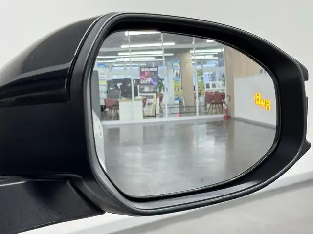 トヨタ プリウス G 三重県 2023(令5)年 1.2万km プラチナホワイトパールマイカ モデリスタエアロ（F/S/R）/WORK 19インチAW/　『LANVEC（ランベック）LM-1』/純正 8インチディスプレイオーディオ＆ナビ/（FM/AM/TV/Bluetooth/USB/iPod//CarPlay/AndroidAuto/Miracast）/バックガイドモニター/RSR ダウンサス/ドライブレコーダー 全方位/ビルトイン ETC2.0/Toyota Safety Sense/●プリクラッシュセーフティ/●レーントレーシングアシスト＋レーンディパーチャーアラート/●レーダークルコン（全車速追従機能付）/●オートハイビーム/●ロードサインアシスト/●ドライバー異常時対応システム/●プロアクティブドライビングアシスト/●発進遅れ告知機能［TMN］/・ブラインドスポットモニター/・あんしん降車アシスト［SEA］/・後方車両接近告知　など/装備/・AC100Vアクセサリーコンセント（1500W）/・シートヒーター（D/N）/・LEDオートヘッドランプ/・オートエアコン/・電子パーキングブレーキ＆ブレーキホールド/・ステアリングスイッチ/・プッシュスタート/・保/取/・スマートキーx2/禁煙車