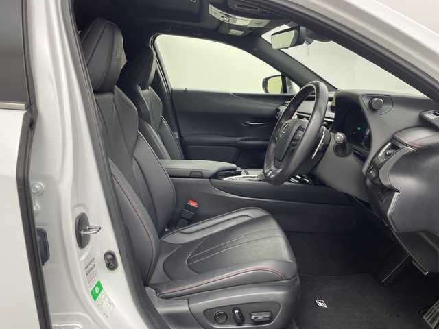 レクサス ＵＸ 250h Fスポーツ 三重県 2019(令1)年 6.9万km ホワイトノーヴァガラスフレーク 禁煙車/サンルーフ/置くだけ充電/純正ナビ/・CD・DVD・AUX・フルセグ・AM・FM・BT/バックカメラ/レーダークルーズコントロール/オートハイビーム/クリアランスソナー/プリクラッシュセーフティ/運転席・助手席パワーシート（運転席メモリー付き）/運転席・助手席シートヒーター/ステアリングヒーター/純正18インチアルミ/純正フロアマット/電子パーキング/パドルシフト/LEDヘッドライト/フォグライト/スペアキー/カードキー