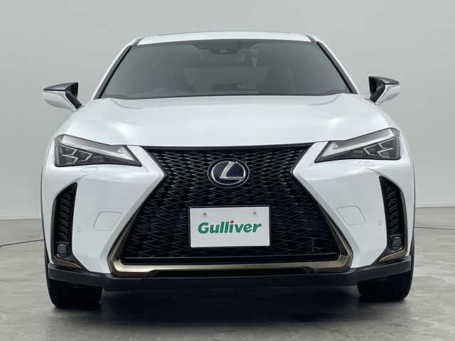レクサス ＵＸ 250h Fスポーツ 三重県 2019(令1)年 6.9万km ホワイトノーヴァガラスフレーク 禁煙車/サンルーフ/置くだけ充電/純正ナビ/・CD・DVD・AUX・フルセグ・AM・FM・BT/バックカメラ/レーダークルーズコントロール/オートハイビーム/クリアランスソナー/プリクラッシュセーフティ/運転席・助手席パワーシート（運転席メモリー付き）/運転席・助手席シートヒーター/ステアリングヒーター/純正18インチアルミ/純正フロアマット/電子パーキング/パドルシフト/LEDヘッドライト/フォグライト/スペアキー/カードキー