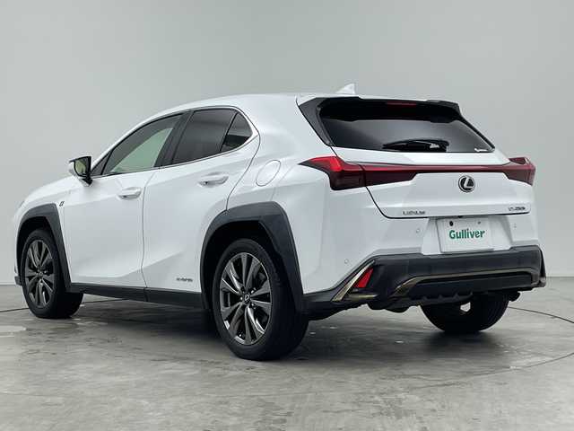 レクサス ＵＸ 250h Fスポーツ 三重県 2019(令1)年 6.9万km ホワイトノーヴァガラスフレーク 禁煙車/サンルーフ/置くだけ充電/純正ナビ/・CD・DVD・AUX・フルセグ・AM・FM・BT/バックカメラ/レーダークルーズコントロール/オートハイビーム/クリアランスソナー/プリクラッシュセーフティ/運転席・助手席パワーシート（運転席メモリー付き）/運転席・助手席シートヒーター/ステアリングヒーター/純正18インチアルミ/純正フロアマット/電子パーキング/パドルシフト/LEDヘッドライト/フォグライト/スペアキー/カードキー