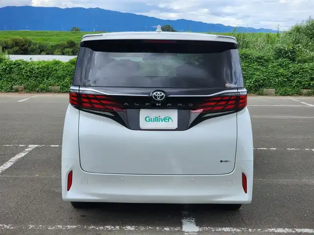 トヨタ アルファードハイブリット Z 福岡県 2025(令7)年 0.6万km パール ワンオーナー/純正ナビ・フルセグTV/（Bluetooth・HDMI）/純正13.2フリップダウンモニター/左右独立ムーンルーフ・パワーサンシェード/セーフティーセンス・パーキングサポートブレーキ/ブラインドスポットモニター/パノラミックビューモニター/デジタルインナーミラー/両側パワースライドドア/パワーバックドア/純正18インチアルミホイール/ブラックレザーシート/（パワーシート・エアシート）/二列目エグゼクティブパワーシート/（エアシート・シートヒーター）/前後ドライブレコーダー/置くだけ充電/新車時保証書/取扱説明書