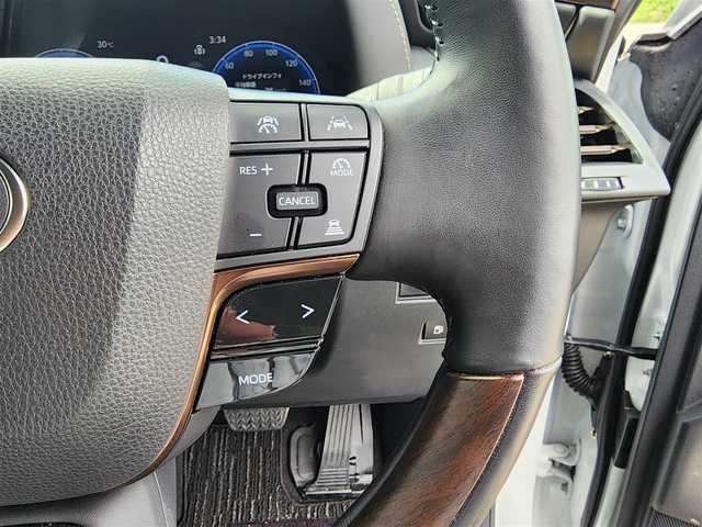 トヨタ アルファードハイブリット Z 福岡県 2025(令7)年 0.6万km パール ワンオーナー/純正ナビ・フルセグTV/（Bluetooth・HDMI）/純正13.2フリップダウンモニター/左右独立ムーンルーフ・パワーサンシェード/セーフティーセンス・パーキングサポートブレーキ/ブラインドスポットモニター/パノラミックビューモニター/デジタルインナーミラー/両側パワースライドドア/パワーバックドア/純正18インチアルミホイール/ブラックレザーシート/（パワーシート・エアシート）/二列目エグゼクティブパワーシート/（エアシート・シートヒーター）/前後ドライブレコーダー/置くだけ充電/新車時保証書/取扱説明書