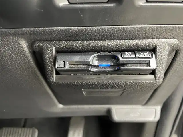 スバル フォレスター 2．0i－L アイサイト 富山県 2015(平27)年 7.5万km クリスタルブラックシリカ 純正SDナビ(MDV-Z711)/【AM/FM/CD/DVD/Bluetooth/SD/USB/HDMI】/フルセグTV/バックカメラ/レーダークルーズコントロール/アイサイト/ETC/ドライブレコーダー/革巻きステアリング/前席パワーシート/前席シートヒーター/衝突被害軽減ブレーキ/横滑り防止装置/レーンキープアシスト/盗難防止装置/アイドリングストップ/HIDヘッドライト/オートライト/フォグランプ/電格ウィンカーミラー/プッシュスタート/スマートキー×２/保証書/取扱説明書