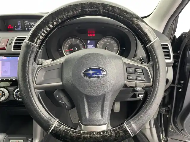スバル フォレスター 2．0i－L アイサイト 富山県 2015(平27)年 7.5万km クリスタルブラックシリカ 純正SDナビ(MDV-Z711)/【AM/FM/CD/DVD/Bluetooth/SD/USB/HDMI】/フルセグTV/バックカメラ/レーダークルーズコントロール/アイサイト/ETC/ドライブレコーダー/革巻きステアリング/前席パワーシート/前席シートヒーター/衝突被害軽減ブレーキ/横滑り防止装置/レーンキープアシスト/盗難防止装置/アイドリングストップ/HIDヘッドライト/オートライト/フォグランプ/電格ウィンカーミラー/プッシュスタート/スマートキー×２/保証書/取扱説明書