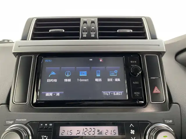 トヨタ ランドクルーザー プラド TX Lパッケージ 大分県 2016(平28)年 7.7万km ダークスチールマイカ 純正SDナビ　/（フルセグ/CD/DVD/Bluetooth）/フリップダウンモニター/レザーシート/パワーシート/シートヒーター/バックカメラ/クルーズコントロール/４WD/ETC/ステアリングスイッチ/7人乗り/電動格納ミラー/スマートキー・プッシュスタート/保証書・取扱説明書
