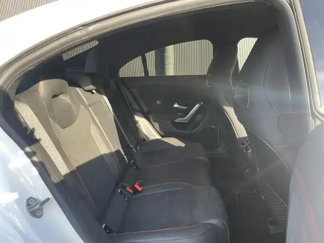 メルセデス・ベンツ ＣＬＡ２００ｄ AMGライン 香川県 2020(令2)年 2.7万km ポーラホワイト 純正ナビ/ブラインドスポット/バックカメラ/アンビエントライト/レザーシート/パワーシート/シートヒーター