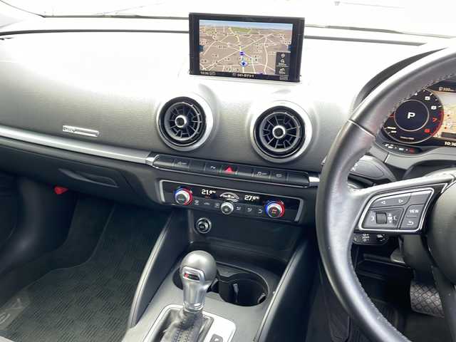 アウディ Ａ３ SB 30TFSI 富山県 2020(令2)年 3.1万km ミトスブラックメタリック 新車時保証書　取扱説明書/純正ナビ/アシスタンスP/コンビニエンスP/ナビP/（フルセグ/SD/BT/CD/DVD/FM/AM）/バックカメラ　ETC2.0/アダプティブクルーズコントロール/アクティブレーンアシスト/アウディサイドアシスト/バーチャルコックピット/コーナーセンサー/スマートキー/純正16インチアルミ