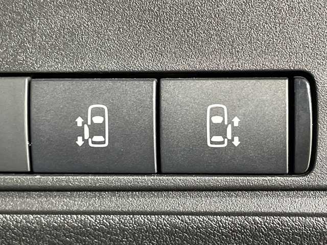 日産 セレナ e－パワー ハイウェイスター V 神奈川県 2024(令6)年 0.3万km ミディアムブルーメタリック プロパイロット/純正12.3型ディスプレイオーディオ/・BT/フルセグTV/USB/HDMI/AppleCarPlay/アラウンドビューモニター/インテリジェントルームミラー/純正フリップダウンモニター/前後ドライブレコーダー/ビルトインETC2.0/ハンドル支援/置くだけ充電/両側電動スライドドア/ハンズフリー/インテリジェントキー/スペアキー/プッシュスタートボタン/電動サイドブレーキ/オートブレーキホールド/革巻きステアリング/ステアリングスイッチ/Autoライト/純正エアロ(F)/LEDヘッドライト/フォグランプ/電動格納ミラー/ウィンカーミラー/純正フロアマット/純正16インチアルミホイール