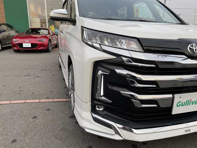 トヨタ ノア S－G 道央・札幌 2022(令4)年 3.2万km ホワイトパールクリスタルシャイン 　4　W　D　/純正ナビ(AM/FM/BT)/フルセグ（走行中視聴不可）/ステアリングリモコン/クルーズコントロール（追従走行あり）/全方位モニター/前席シートヒーター/ドライブレコーダー（前後）/コーナーセンサー（前後）/オートライト/オートマチックハイビーム/フォグランプ/後席サンシェード/両側パワースライドドア/オートブレーキホールド/ウインカーミラー/ドアバイザー/横滑り防止装置/レーンキープアシスト/衝突軽減ブレーキ/盗難防止装置/スペアキー×１/エンジンスターター/積込夏タイヤ/　　（社外AW 225/４０ZR19 22年製 溝4mm）