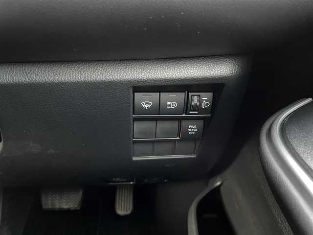 トヨタ ノア S－G 道央・札幌 2022(令4)年 3.2万km ホワイトパールクリスタルシャイン 　4　W　D　/純正ナビ(AM/FM/BT)/フルセグ（走行中視聴不可）/ステアリングリモコン/クルーズコントロール（追従走行あり）/全方位モニター/前席シートヒーター/ドライブレコーダー（前後）/コーナーセンサー（前後）/オートライト/オートマチックハイビーム/フォグランプ/後席サンシェード/両側パワースライドドア/オートブレーキホールド/ウインカーミラー/ドアバイザー/横滑り防止装置/レーンキープアシスト/衝突軽減ブレーキ/盗難防止装置/スペアキー×１/エンジンスターター/積込夏タイヤ/　　（社外AW 225/４０ZR19 22年製 溝4mm）