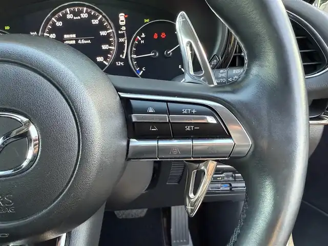 マツダ マツダ３セダン 20S プロアクティブ ツーリングS 東京都 2020(令2)年 5.7万km スノーフレイクホワイトパールマイカ i-ACTIVSENSE/・衝突被害軽減ブレーキ/・パーキングセンサー/・レーダークルーズコントロール/・レーンキープアシストシステム/・AT誤発進抑制制御/・ブラインドスポットモニタリング/純正ナビ/（CD/DVD/BlueTooth/フルセグTV）/バックカメラ/パワーシート/シートポジションメモリー/シートヒーター/ステアリングヒーター/パドルシフト/ビルトインＥＴＣ/プッシュスタート/ＬＥＤヘッドライト/純正18インチAW/純正フロアマット/スマートキー