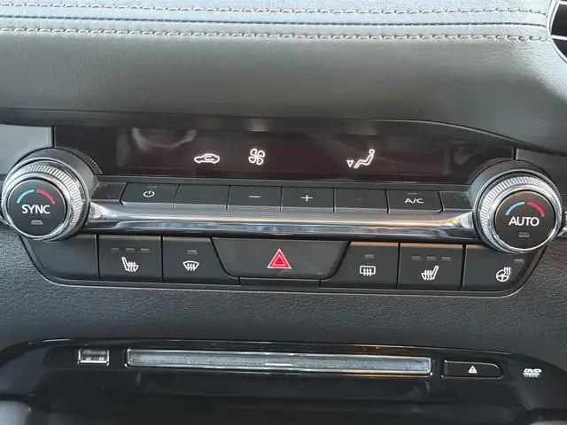 マツダ マツダ３セダン 20S プロアクティブ ツーリングS 東京都 2020(令2)年 5.7万km スノーフレイクホワイトパールマイカ i-ACTIVSENSE/・衝突被害軽減ブレーキ/・パーキングセンサー/・レーダークルーズコントロール/・レーンキープアシストシステム/・AT誤発進抑制制御/・ブラインドスポットモニタリング/純正ナビ/（CD/DVD/BlueTooth/フルセグTV）/バックカメラ/パワーシート/シートポジションメモリー/シートヒーター/ステアリングヒーター/パドルシフト/ビルトインＥＴＣ/プッシュスタート/ＬＥＤヘッドライト/純正18インチAW/純正フロアマット/スマートキー