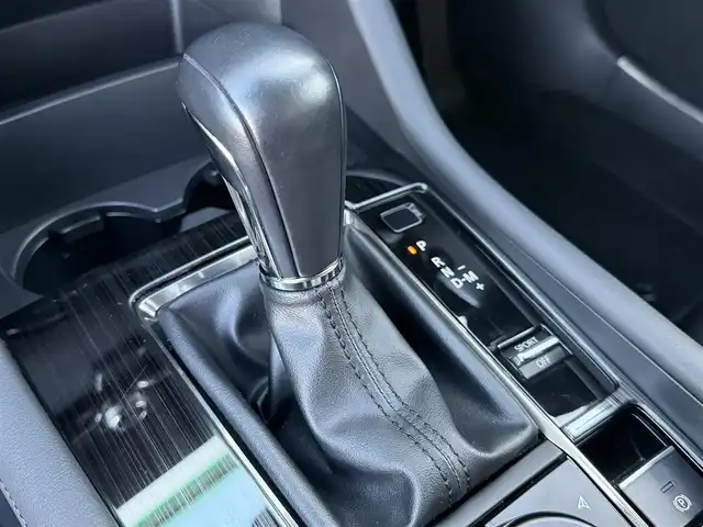 マツダ マツダ３セダン 20S プロアクティブ ツーリングS 東京都 2020(令2)年 5.7万km スノーフレイクホワイトパールマイカ i-ACTIVSENSE/・衝突被害軽減ブレーキ/・パーキングセンサー/・レーダークルーズコントロール/・レーンキープアシストシステム/・AT誤発進抑制制御/・ブラインドスポットモニタリング/純正ナビ/（CD/DVD/BlueTooth/フルセグTV）/バックカメラ/パワーシート/シートポジションメモリー/シートヒーター/ステアリングヒーター/パドルシフト/ビルトインＥＴＣ/プッシュスタート/ＬＥＤヘッドライト/純正18インチAW/純正フロアマット/スマートキー