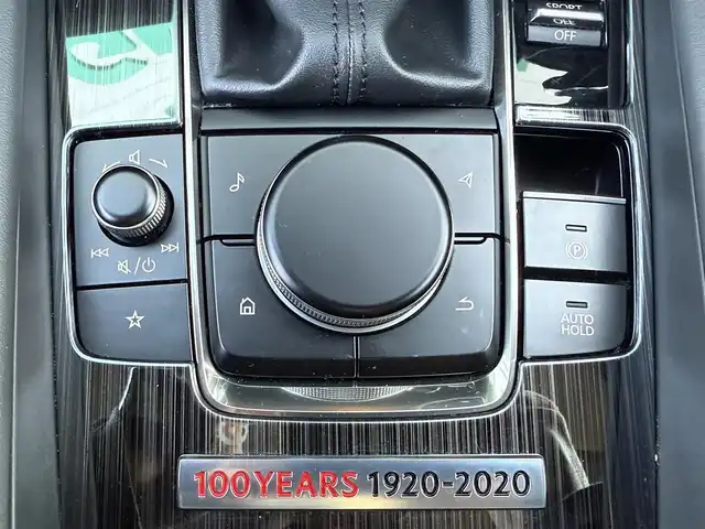 マツダ マツダ３セダン 20S プロアクティブ ツーリングS 東京都 2020(令2)年 5.7万km スノーフレイクホワイトパールマイカ i-ACTIVSENSE/・衝突被害軽減ブレーキ/・パーキングセンサー/・レーダークルーズコントロール/・レーンキープアシストシステム/・AT誤発進抑制制御/・ブラインドスポットモニタリング/純正ナビ/（CD/DVD/BlueTooth/フルセグTV）/バックカメラ/パワーシート/シートポジションメモリー/シートヒーター/ステアリングヒーター/パドルシフト/ビルトインＥＴＣ/プッシュスタート/ＬＥＤヘッドライト/純正18インチAW/純正フロアマット/スマートキー