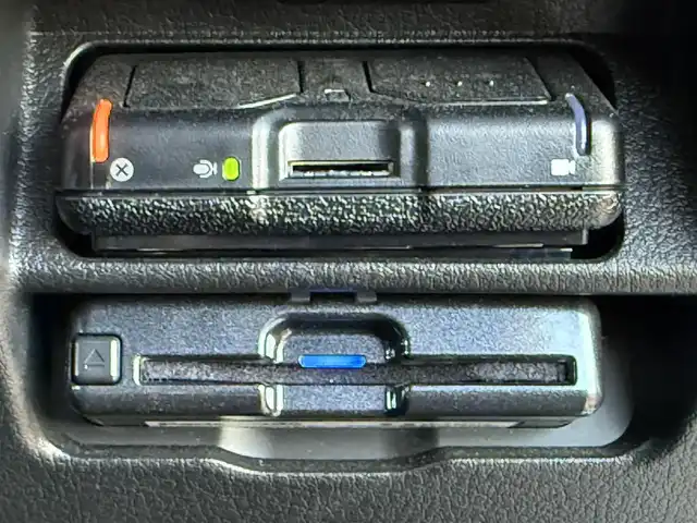 マツダ マツダ３セダン 20S プロアクティブ ツーリングS 東京都 2020(令2)年 5.7万km スノーフレイクホワイトパールマイカ i-ACTIVSENSE/・衝突被害軽減ブレーキ/・パーキングセンサー/・レーダークルーズコントロール/・レーンキープアシストシステム/・AT誤発進抑制制御/・ブラインドスポットモニタリング/純正ナビ/（CD/DVD/BlueTooth/フルセグTV）/バックカメラ/パワーシート/シートポジションメモリー/シートヒーター/ステアリングヒーター/パドルシフト/ビルトインＥＴＣ/プッシュスタート/ＬＥＤヘッドライト/純正18インチAW/純正フロアマット/スマートキー