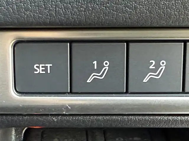 マツダ マツダ３セダン 20S プロアクティブ ツーリングS 東京都 2020(令2)年 5.7万km スノーフレイクホワイトパールマイカ i-ACTIVSENSE/・衝突被害軽減ブレーキ/・パーキングセンサー/・レーダークルーズコントロール/・レーンキープアシストシステム/・AT誤発進抑制制御/・ブラインドスポットモニタリング/純正ナビ/（CD/DVD/BlueTooth/フルセグTV）/バックカメラ/パワーシート/シートポジションメモリー/シートヒーター/ステアリングヒーター/パドルシフト/ビルトインＥＴＣ/プッシュスタート/ＬＥＤヘッドライト/純正18インチAW/純正フロアマット/スマートキー