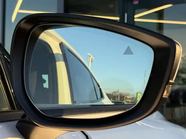 マツダ マツダ３セダン 20S プロアクティブ ツーリングS 東京都 2020(令2)年 5.7万km スノーフレイクホワイトパールマイカ i-ACTIVSENSE/・衝突被害軽減ブレーキ/・パーキングセンサー/・レーダークルーズコントロール/・レーンキープアシストシステム/・AT誤発進抑制制御/・ブラインドスポットモニタリング/純正ナビ/（CD/DVD/BlueTooth/フルセグTV）/バックカメラ/パワーシート/シートポジションメモリー/シートヒーター/ステアリングヒーター/パドルシフト/ビルトインＥＴＣ/プッシュスタート/ＬＥＤヘッドライト/純正18インチAW/純正フロアマット/スマートキー