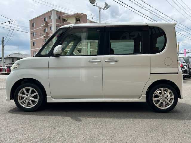 ダイハツ タント カスタム X スペシャル 静岡県 2013(平25)年 5.4万km パールホワイトⅢ サイバーナビ　フルセグＴＶ　ＤＶＤ再生　Ｂｌｕｅｔｏｏｔｈ接続　パワースライドドア　左センターピラーレス　ＨＩＤライト　フォグランプ　スマートキー　アイドリングストップ　純正ＡＷ　オートエアコン