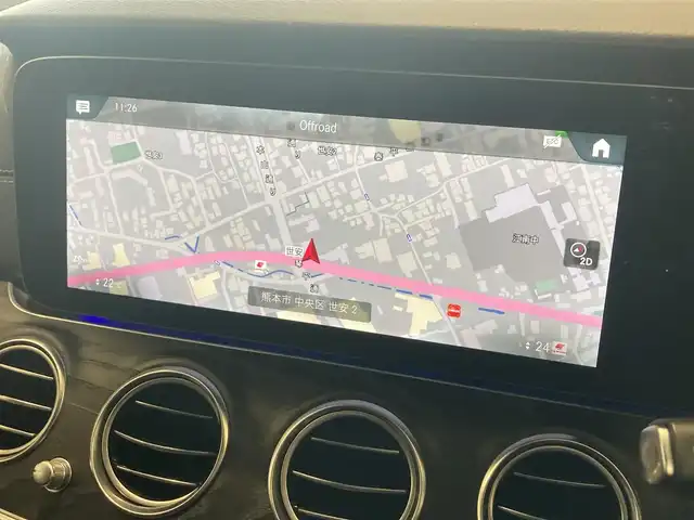 メルセデス・ベンツ Ｅ２００ スポーツ 熊本県 2021(令3)年 2.5万km ダイヤモンドホワイト ・スマートキー/・プッシュスタート/・パノラマサンルーフ /・アクティブステアリングアシスト/・道路標識アシスト/・アクティブレーンキーピングアシスト/・アクティブブレーキアシスト/・アテンションアシスト/・信号表示/・ブラインドスポットモニター/・クルーズコントロール(追従式)/・レーンチェンジアシスト/・インテリジェントライトシステム/・黒革シート/・前席パワーシート/・全席シートヒーター /・純正HDDナビ/　【Bluetooth・USB・AppleCarPlay・AndroidAuto】/・Burmesterサウンドシステム/・フルセグTV/・全方位カメラ/・ETC2.0/・ヘッドアップディスピレイ/・パワートランク/・LEDヘッドランプ/・純正マット/・保証書/取説