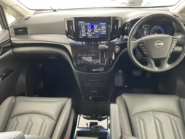 日産 エルグランド 250HWS プレミアム アーバンクロム 愛知県 2023(令5)年 1.8万km ピュアホワイトパール プロパイロット/サンルーフ/ワンオーナー/純正SDナビ/全方位カメラ/後席用モニター/ブラインドスポットモニター/デジタルインナーミラー/両側パワースライドドア/電動リアゲード/パワーシート/シートヒーター/ETC装備/ドライブレコーダー/フルセグTV/テレビキャンセラー/DVD再生可能/Blu-ray再生可能/オットマン/コーナーセンサー/オートライト/オートマチックハイビーム/純正フロアマット/サンシェード/HDMI